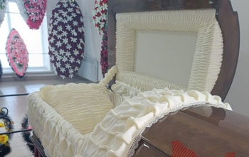 В Орске местный житель открыл пальбу по зданию с прощальным залом