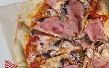 Посторонний предмет в коробке пиццы испортил ужин оренбурженки