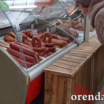 На сельском рынке Оренбуржья произошел конфликт из-за колбасы