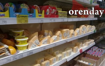 В Оренбурге мужчина за три захода украл из магазина 17 головок сыра одной и той же марки