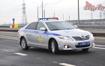 В Тоцком полицейским пришлось стрелять, чтобы задержать автомобиль с преступником (видео)