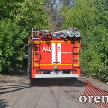 В Акбулаке при пожаре спасли 19-летнего парня