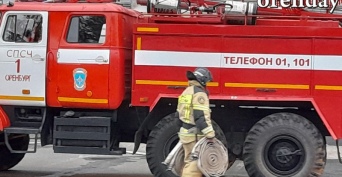 В Новотроицке загорелся автомобиль