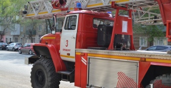 В Оренбурге в Зауральной роще начался пожар
