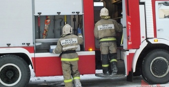 В Тюльганском районе во время пожара в доме эвакуировали семь человек