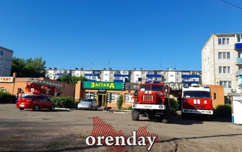 В Оренбурге на пожар в многоквартирном доме выезжали 29 огнеборцев