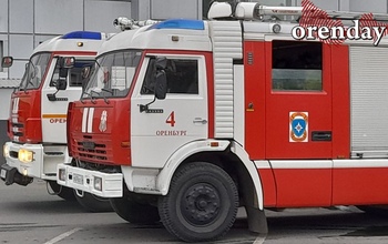 В Новотроицке во время пожара в гараже погиб мужчина (18+)