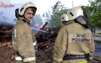 Ночью в Оренбурге вспыхнул крупный пожар на 7-й линии