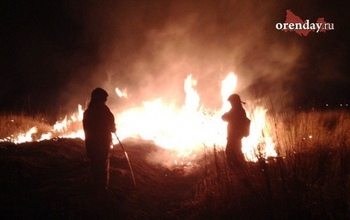 В Орске в районе Первомайского бушует пожар