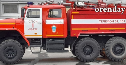 Степной пожар на востоке Оренбуржья может перекинуться на поселок Губерля
