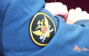 Сотрудник оренбургского СИЗО пронес на режимную территорию 15 мобильников