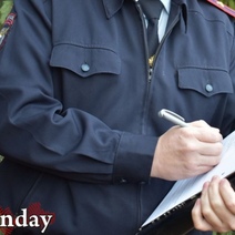 Нетрезвая оренбурженка около ресторана напала на полицейских