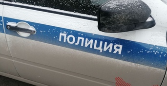 В Оренбурге подростки сломали зеркало припаркованного автомобиля