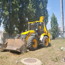 В Орске на территории ТЦ «Лента» работал тракторист-недоучка 