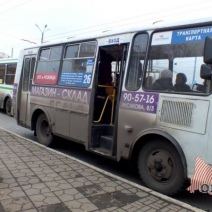 Водителю автобуса пришлось экстренно тормозить из-за выехавшего на встречку автомобиля 