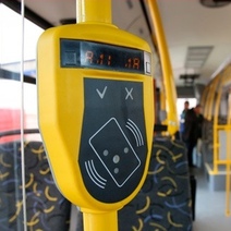 В Оренбурге в районе остановки РТИ автобус протаранил столб