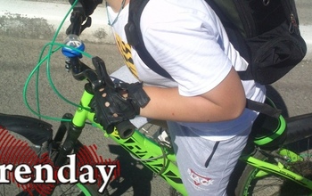 В Оренбурге велосипедист упал на проезжую часть из-за резко открывшейся двери иномарки