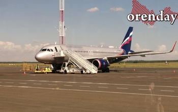 Закурившего в самолёте оренбуржца вместо родственников в аэропорту встретил наряд полиции