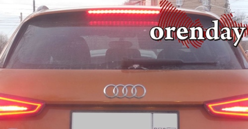 Пешеходов и водителей в Оренбурге возмущает нецензурщина на автомобильных рамках госномеров