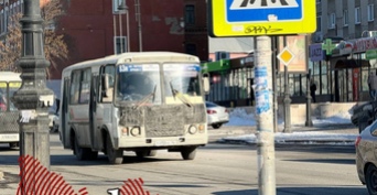 В Оренбурге водитель, из чьего автобуса выпала пассажирка, лишился прав