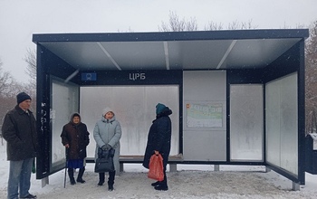 Новые дорогие остановки в Оренбурге ржавеют, не простояв и года