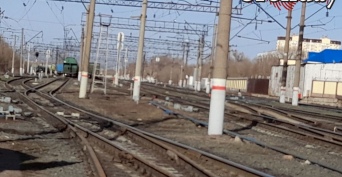 В Орске двое подростков на железнодорожных путях раскрутили крепление