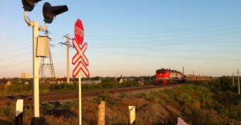 В Орске дети на железнодорожной станции сложили камни на рельсы