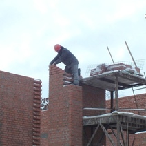 В Уфе сотрудник оренбургской компании упал с третьего этажа строящегося объекта