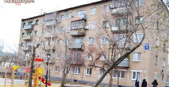 В Новотроицке мужчина полез домой через балкон и упал с пятого этажа