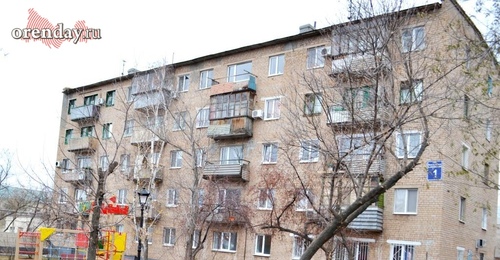 В Новотроицке мужчина полез домой через балкон и упал с пятого этажа