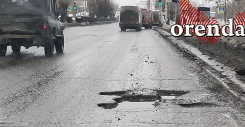 Ямы и выбоины на дорогах стали весенней визитной карточкой Оренбурга