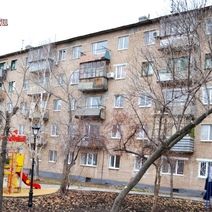 В Оренбурге местный житель выпал с балкона, так как не смог открыть входную дверь (18+)