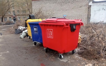В баки для раздельного сбора мусора в Оренбуржье утекают миллионы: есть ли толк