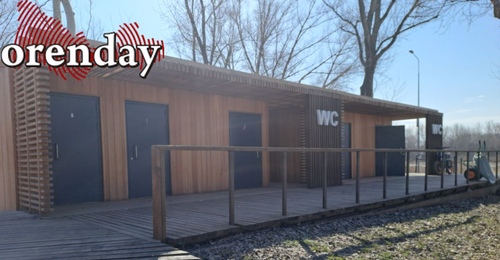 Туалеты на набережной в Оренбурге встречают толпы горожан закрытыми дверями