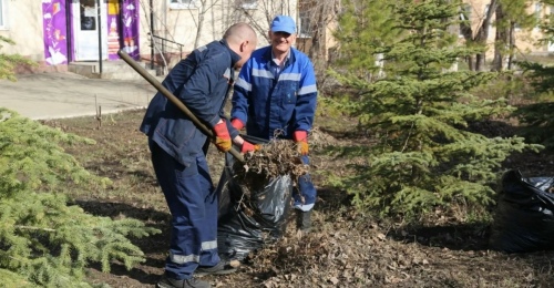 Медногорский МСК приступил к весеннему благоустройству городской территории