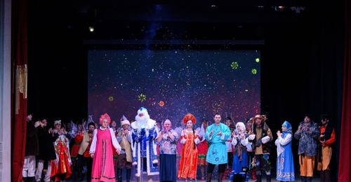 Работники ММСК показали медногорским зрителям театральную постановку «Морозко»