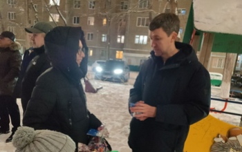 Депутат оренбургского Горсовета Сергей Лысенко организовал новогоднюю елку для детей округа