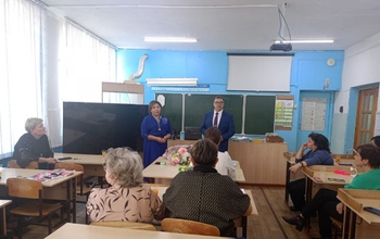 Председатель городского Совета поздравил педагогов с Днем учителя