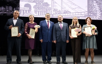 Сергей Бабин и Алексей Поснов поздравили сотрудников Областной детской клинической больницы с 60-летием