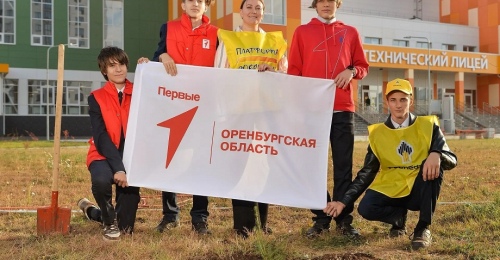 Не только добыча. Нефтяники озеленяют территории родного Оренбуржья 