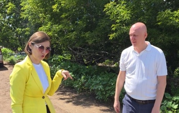 ЛДПР борется с незаконной фермой, отравляющей воздух жителям Кушкуля