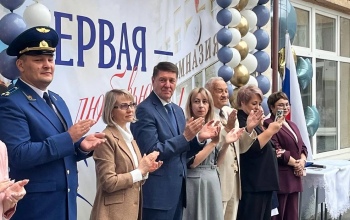 Сенатор Андрей Шевченко поздравил оренбуржцев с Днём знаний