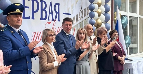 Сенатор Андрей Шевченко поздравил оренбуржцев с Днём знаний