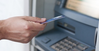  ВТБ выяснил, сколько свободных денег россияне хранят на карте