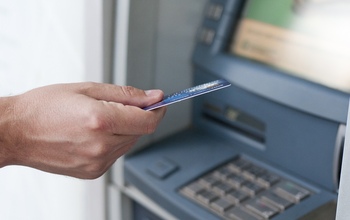  ВТБ выяснил, сколько свободных денег россияне хранят на карте