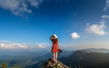 ВТБ и OneTwoTrip: россияне стали чаще тратить на рестораны, культуру и развлечения в ноябрьские праздники