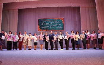 Уральская Сталь премировала лучших педагогов Новотроицка