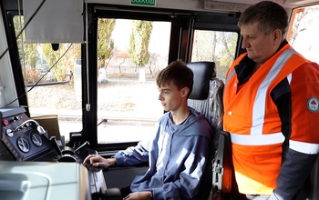 Новотроицкие школьники познакомились с профессией металлурга на Уральской Стали