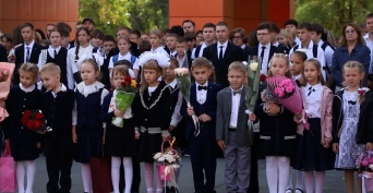 Металлурги Уральской Стали поздравили с Днём знаний учеников и студентов Новотроицка