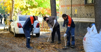 Металлурги Уральской Стали навели чистоту на улицах Новотроицка